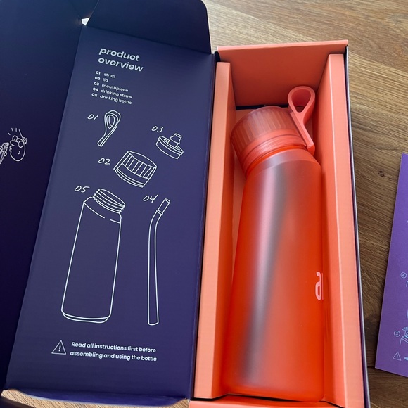 Air Up water bottle with flavor pods. - Picture 6 of 11